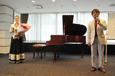 ピアニスト(藤丸麗さん)と弊社代表取締役