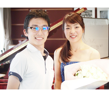 ピアニスト（戸谷誠子さん）と朗読の読み手（飯干大嵩さん）