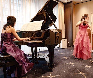 ピアニスト（戸谷誠子さん）、フルーティスト(邊見亜矢さん)