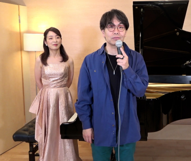 左から弊社代表取締役、ピアノ（戸谷誠子さん）