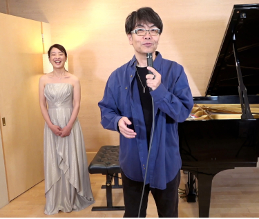 左から弊社代表取締役、ピアノ（戸谷誠子さん）